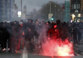 Detenidos tres ultras de la Real tras darle un botellazo en la cabeza a un aficionado griego