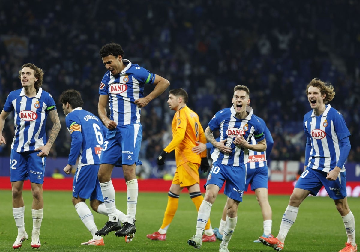 Los jugadores del Espanyol celebran la victoria