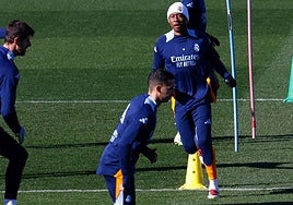 Más problemas en defensa para el Real Madrid: Alaba vuelve a caer lesionado