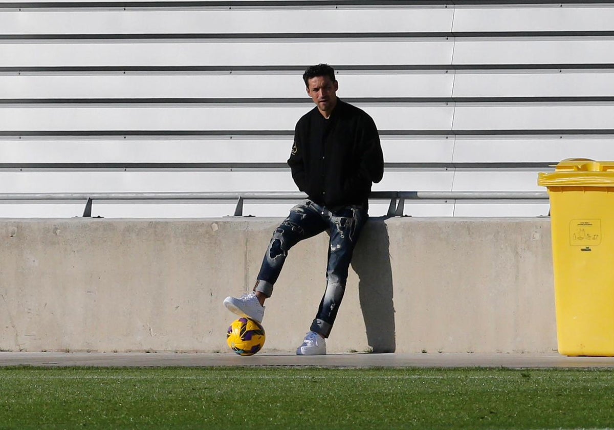 Jesús Navas presencia el entrenamiento del Sevilla de este jueves