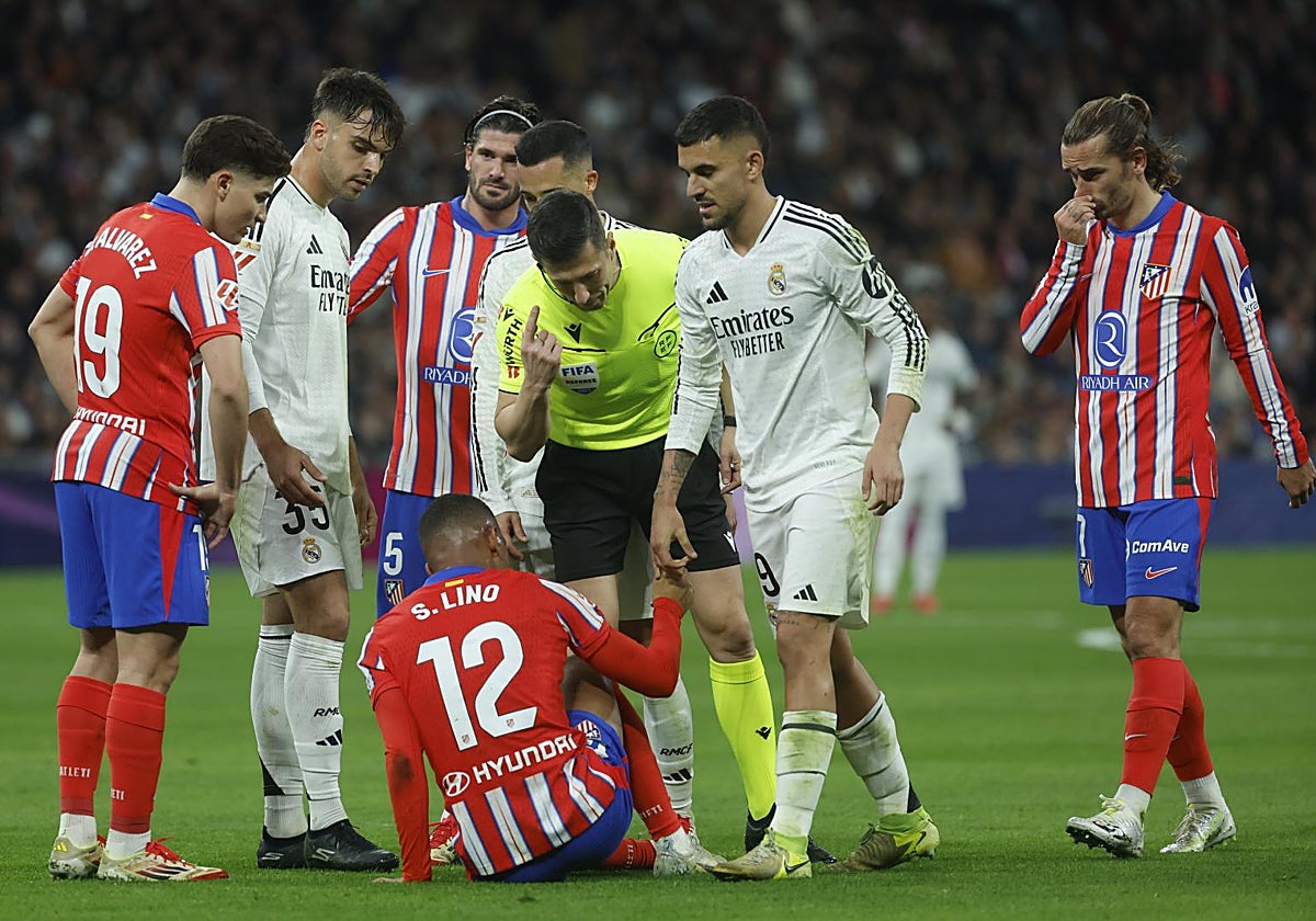 Lino se duele en el suelo tras el pisotón de Tchuaméni