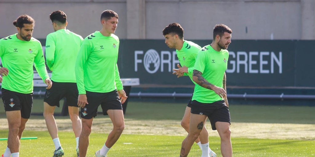 Aitor Ruibal inicia el entrenamiento con el grupo