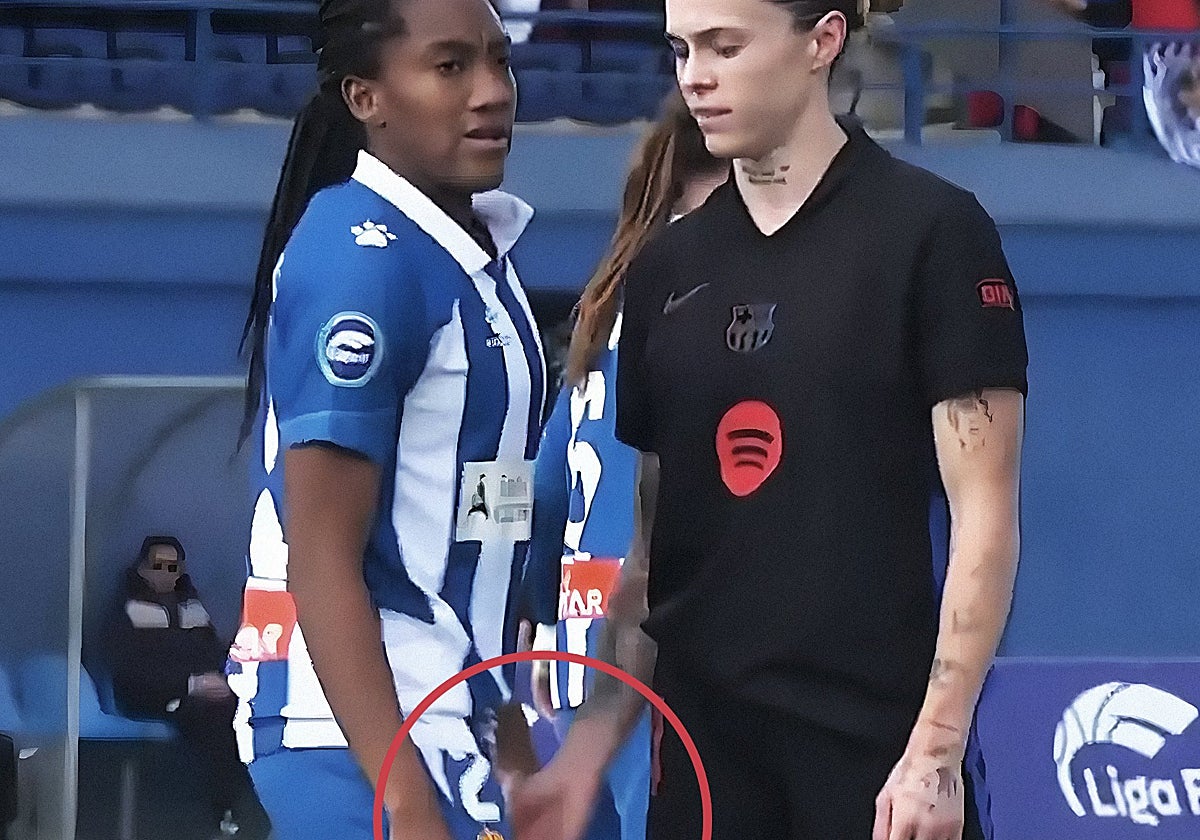 Momento en que Mapi León realiza el polémico gesto