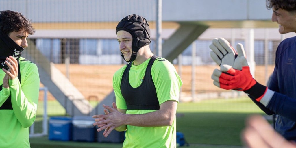 Félix Garreta vuelve a entrenarse con el Betis Deportivo