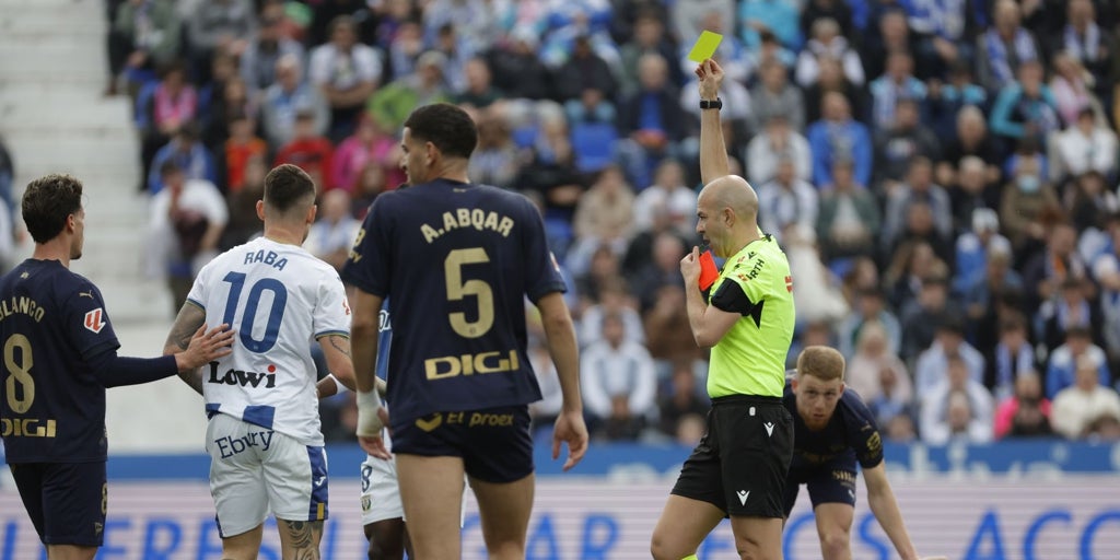 El Alavés explota y emula al Madrid publicando su propio comunicado contra el arbitraje