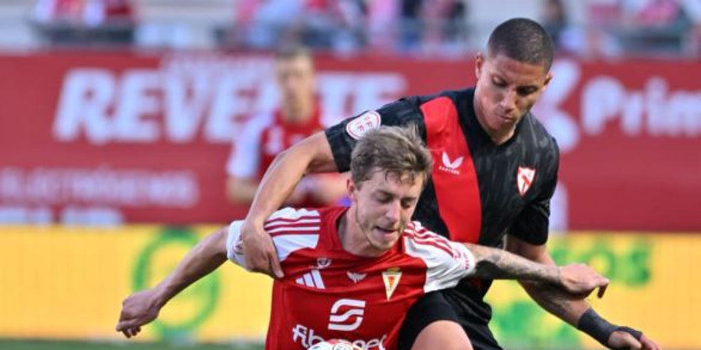 El Sevilla Atlético vence al Real Murcia (0-2) y pasa en la tabla al Betis Deportivo