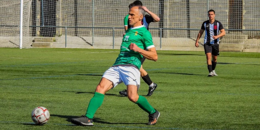 Con 60 años y tras diez meses parado por una grave lesión: la esperada vuelta al fútbol madrileño  del 'pibe' Osvaldo