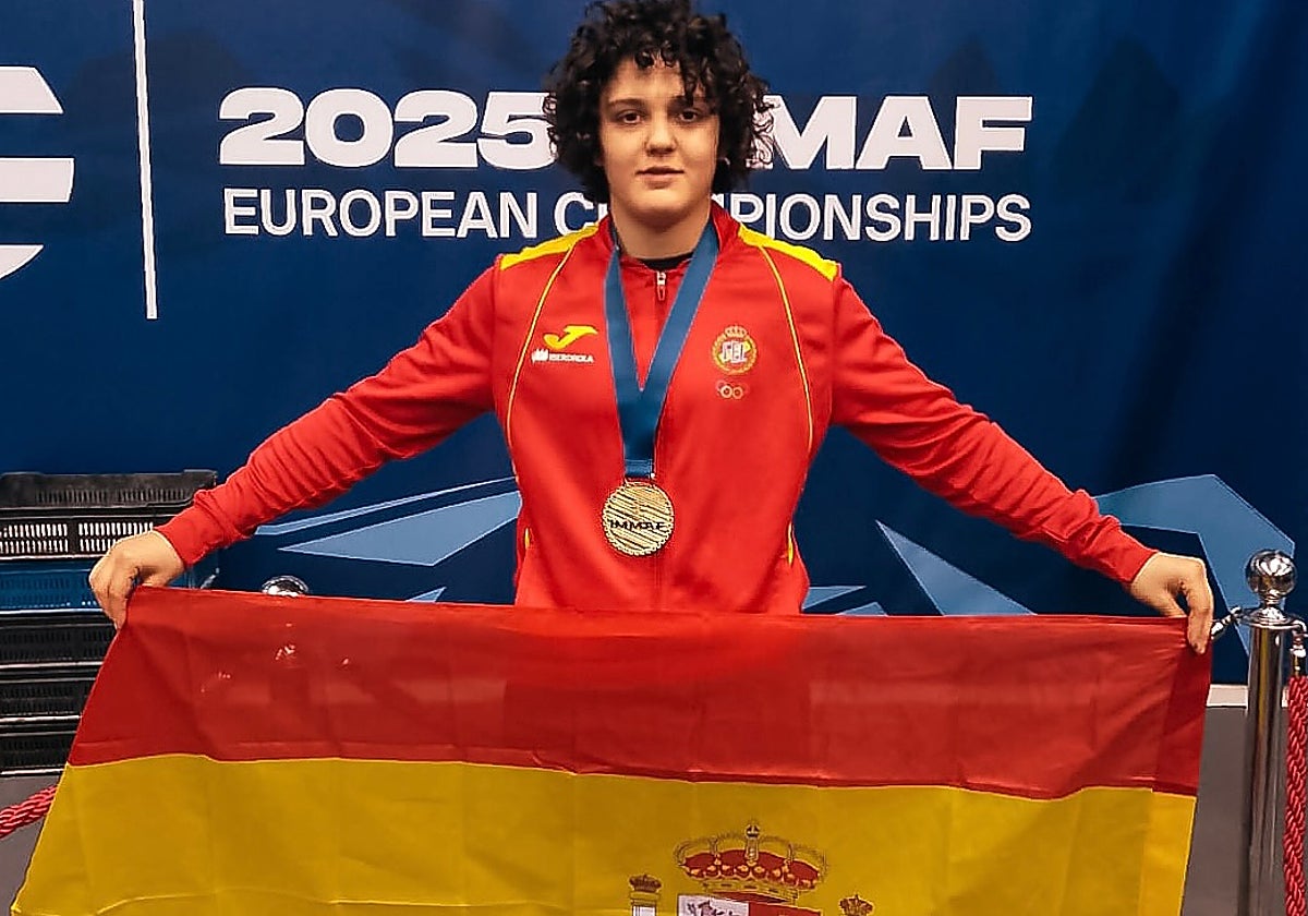 Merche García con la medalla de oro