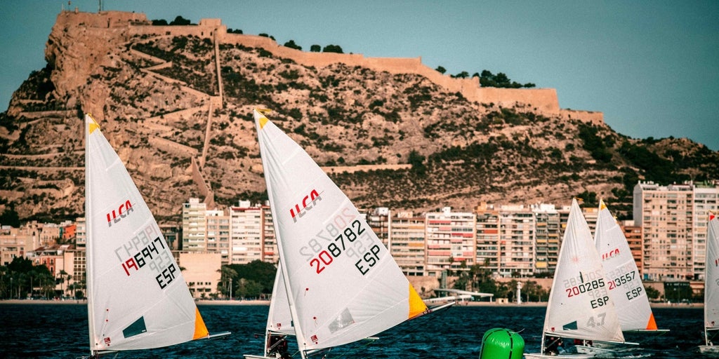 La Olympic Week llega a Alicante con los ILCA 4 y los WingFoil