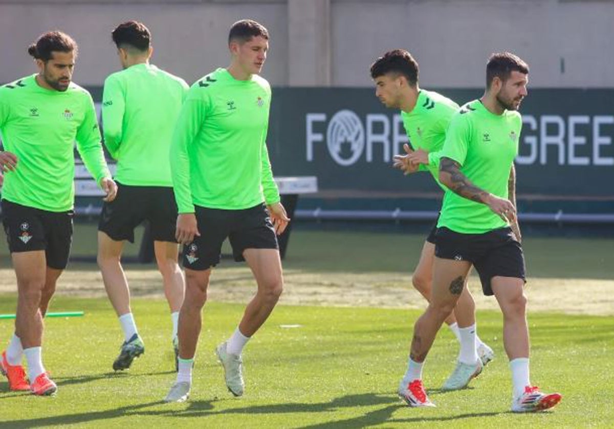 Aitor Ruibal, a la derecha de la imagen, junto al resto de sus compañeros en un entrenamiento reciente