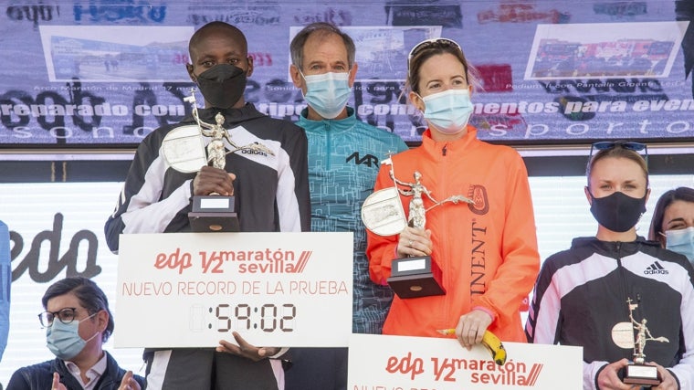 Alemu Megertu, la ganadora de 2022 en Sevilla con récord de la prueba junto a Abel Antón y Meritxell Soler