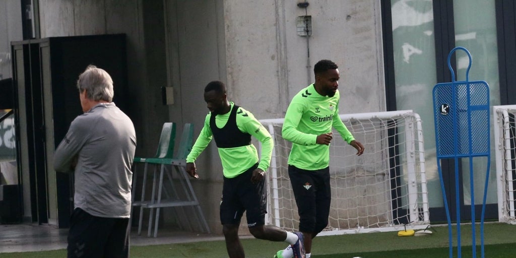 Bakambu se entrena en la víspera del duelo ante el Getafe