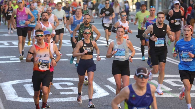 ¿Has corrido el Zurich Maratón de Sevilla 2025? Búscate en las imágenes