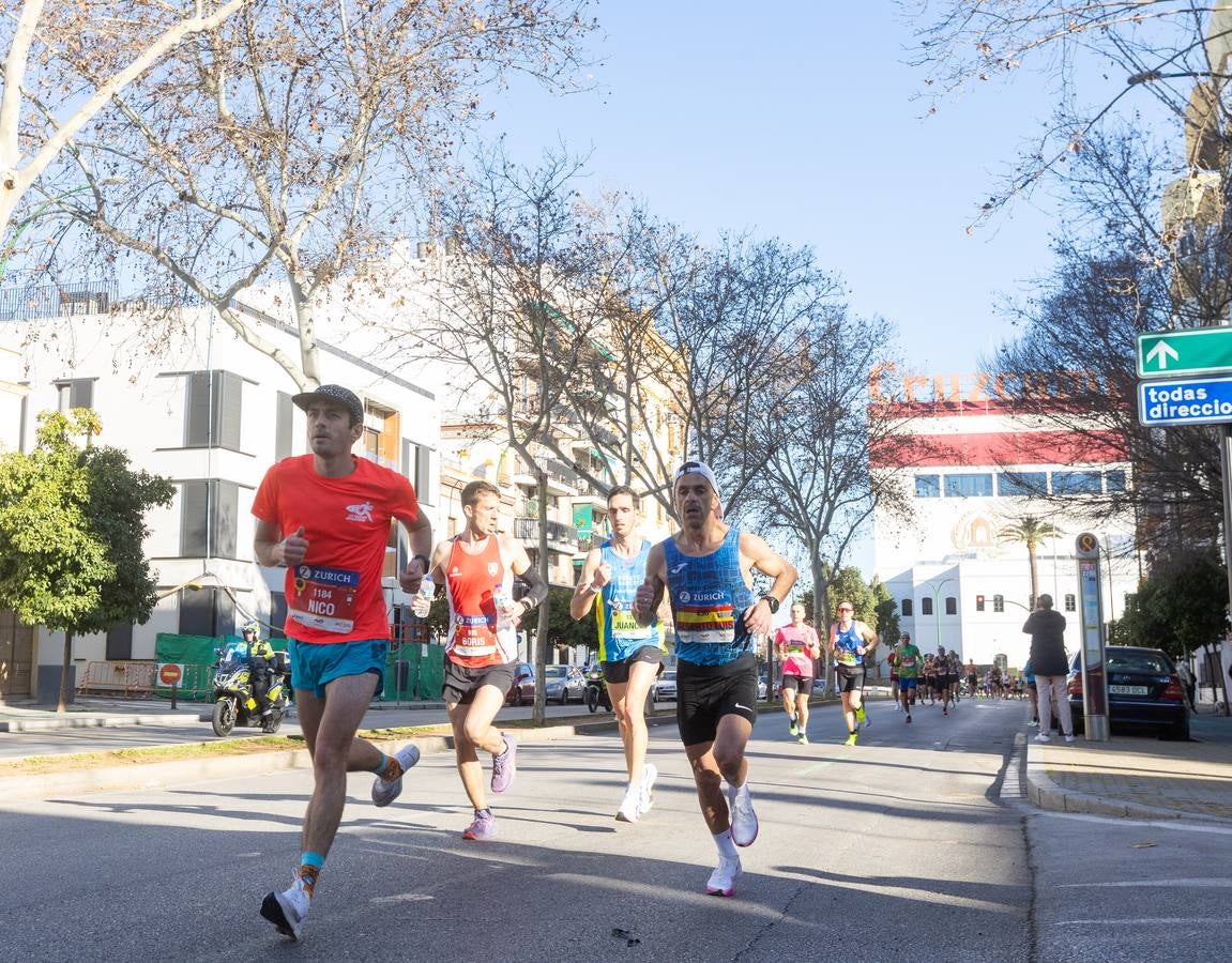 La maratón recorrió alguno de los principales barrios de la capital hispalense