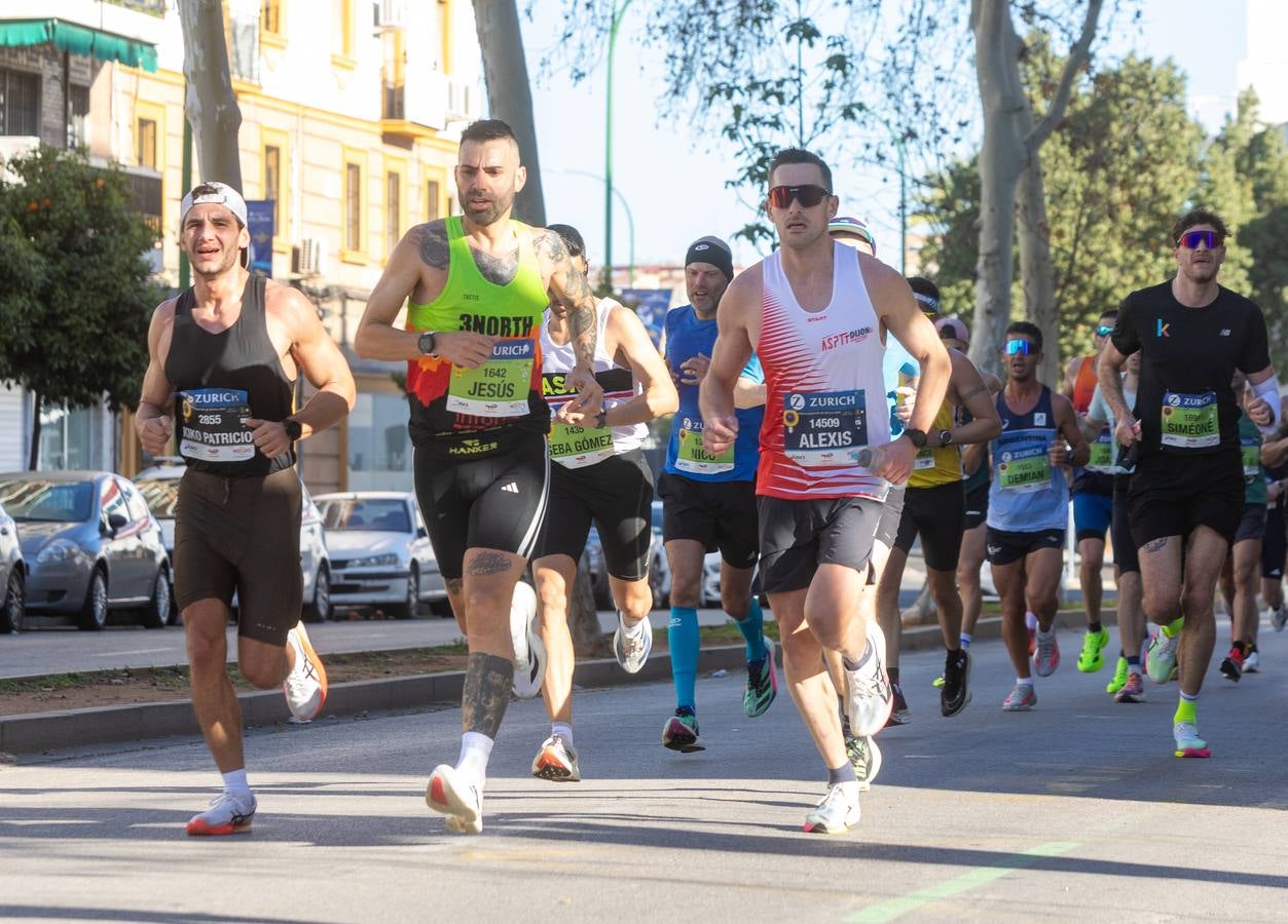 La maratón recorrió alguno de los principales barrios de la capital hispalense