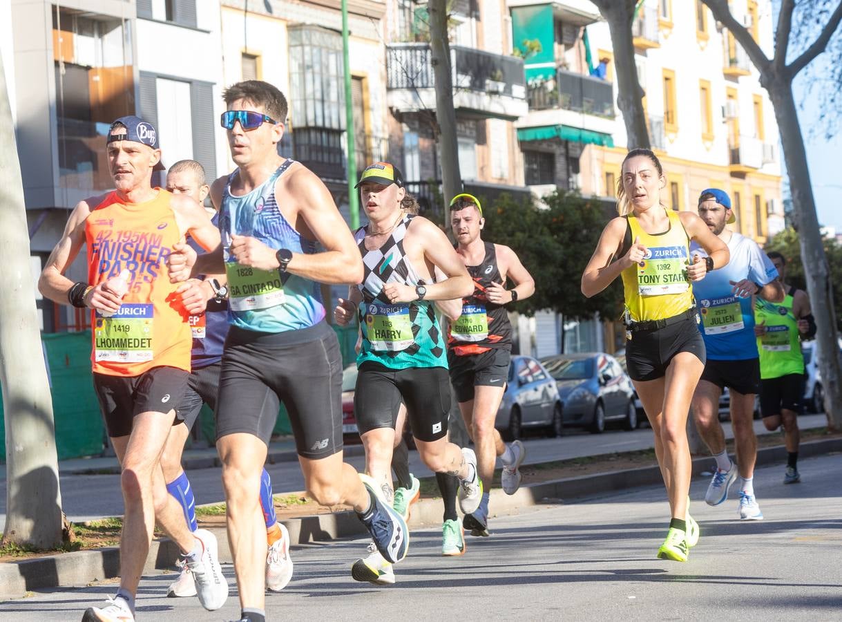 La maratón recorrió alguno de los principales barrios de la capital hispalense