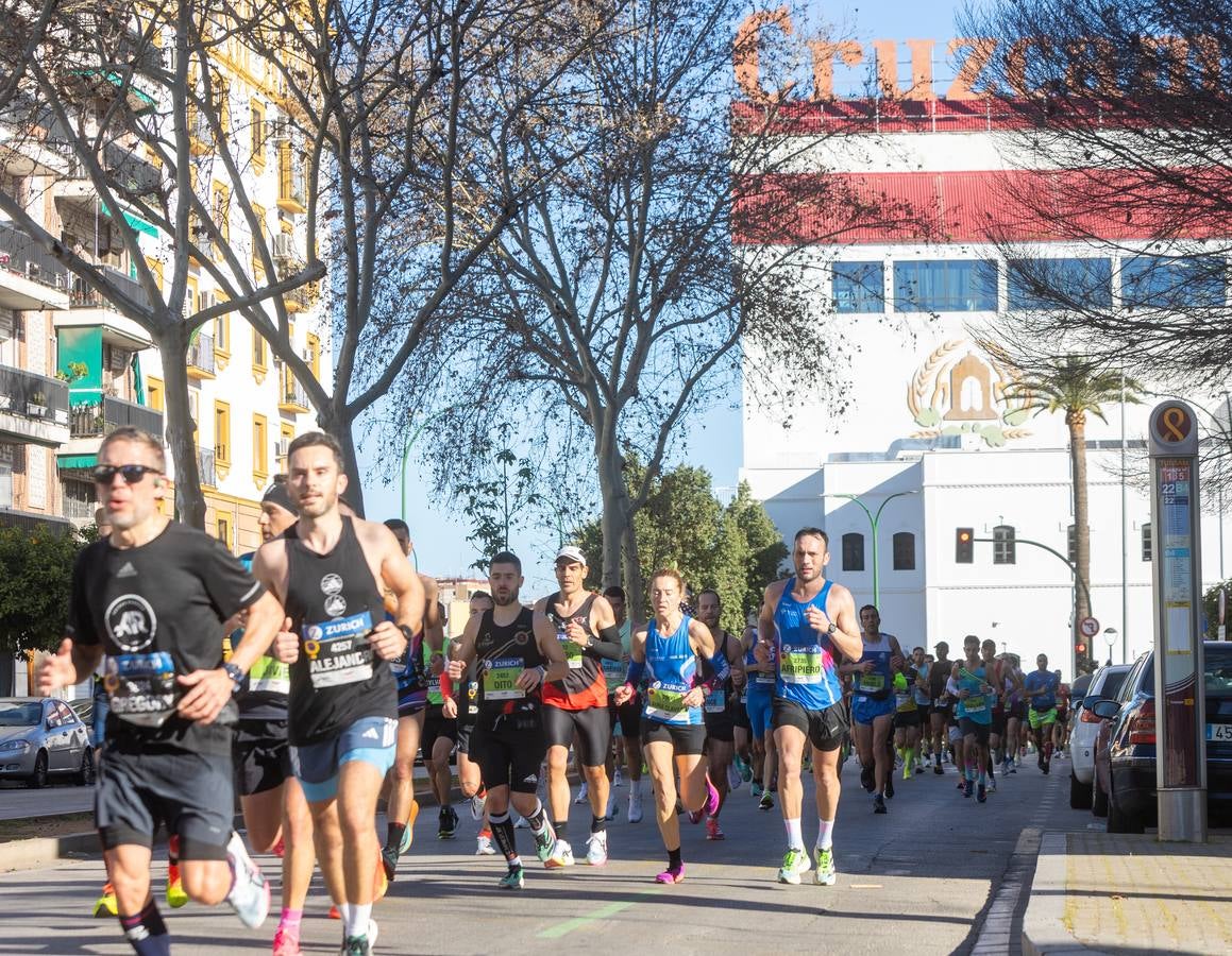 La maratón recorrió alguno de los principales barrios de la capital hispalense