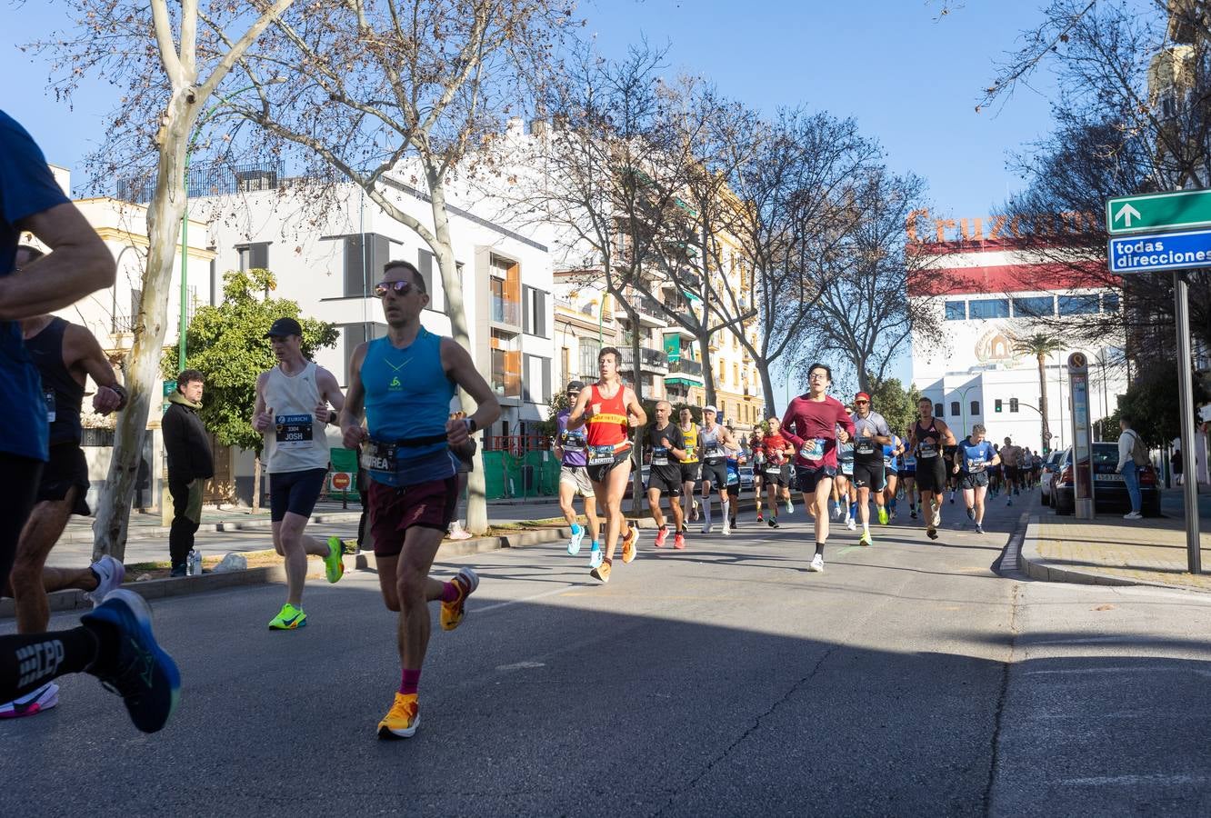 La maratón recorrió alguno de los principales barrios de la capital hispalense