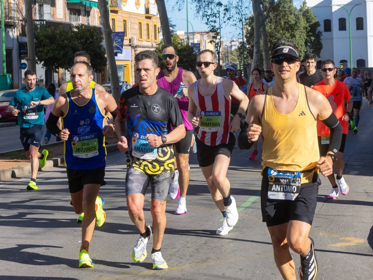 La maratón recorrió alguno de los principales barrios de la capital hispalense