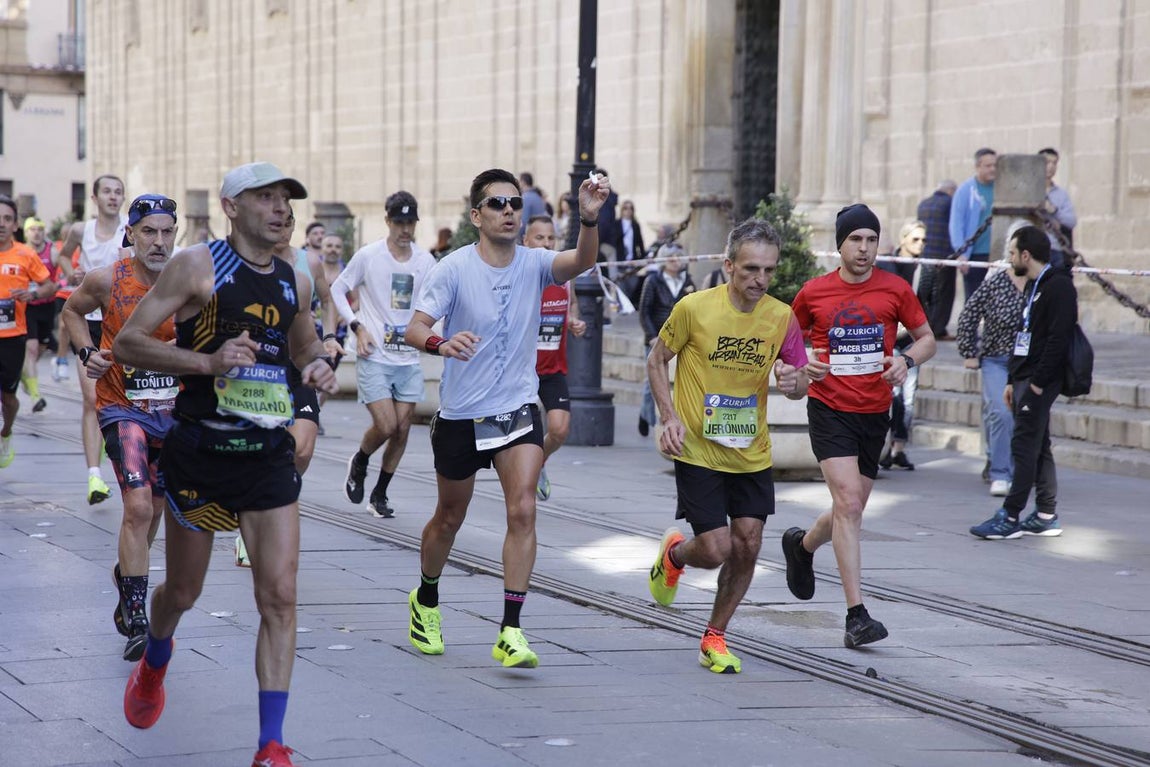 La prueba sevillana supone un gran aliciente para los corredores profesionales y amateur