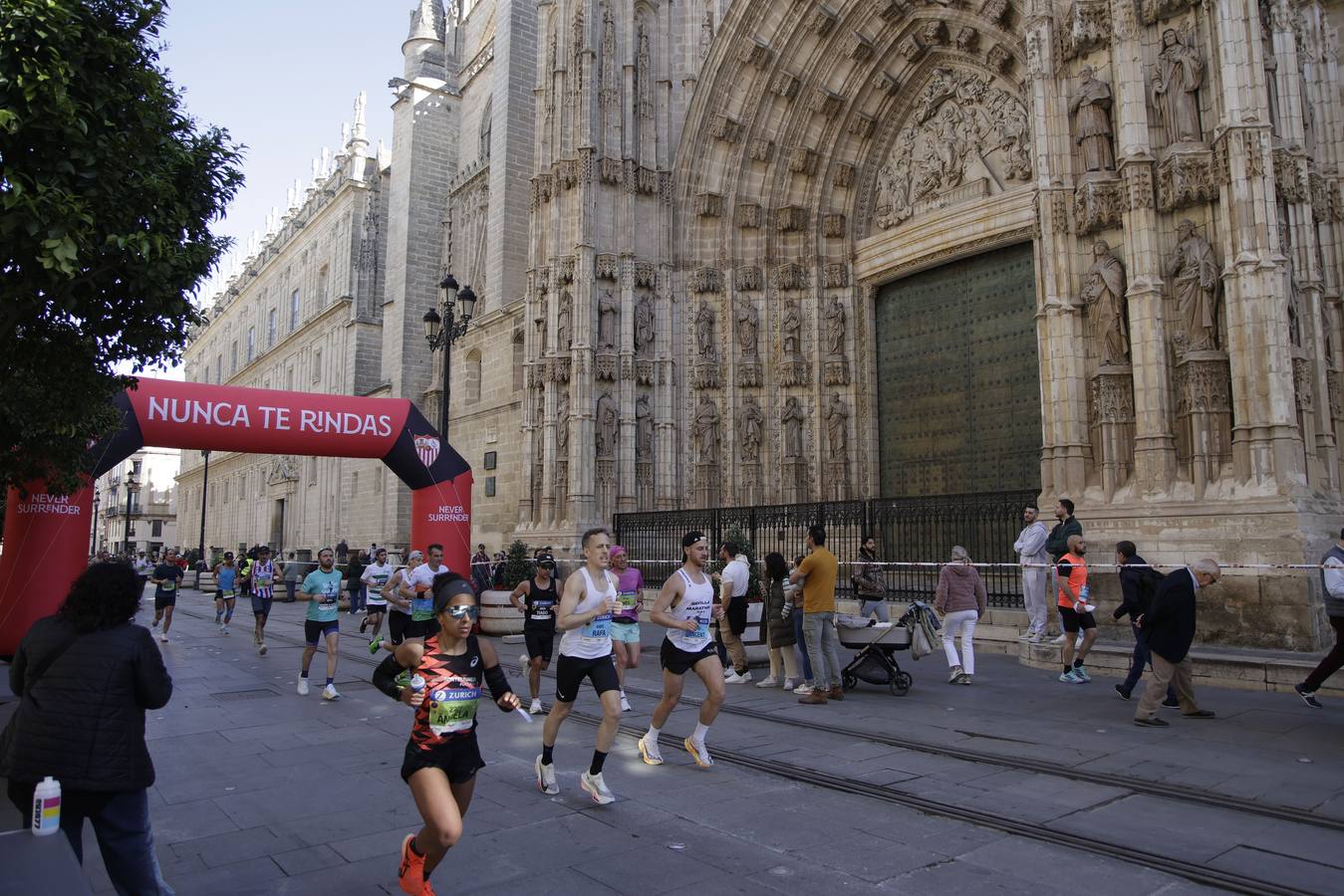 La prueba sevillana supone un gran aliciente para los corredores profesionales y amateur