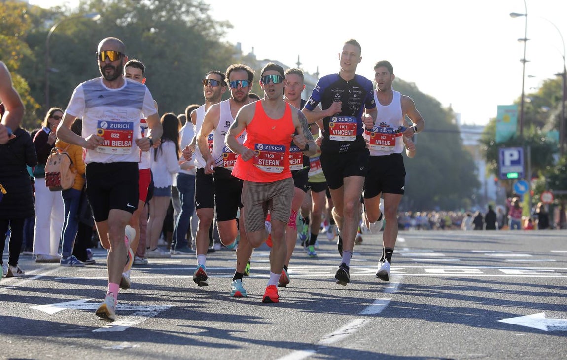 Un total de 14.000 corredores se han dado cita en esta maratón de 2025 en la capital sevillana 