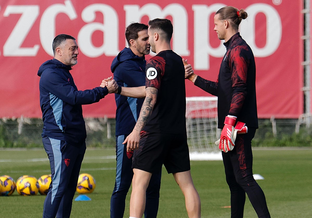 Pimienta, junto a Saúl y Nyland en el entrenamiento