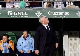 Carlo Ancelotti, en el banquillo del Villamarín