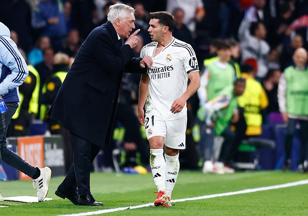 Brahim, recibiendo instrucciones de Ancelotti tras su gol