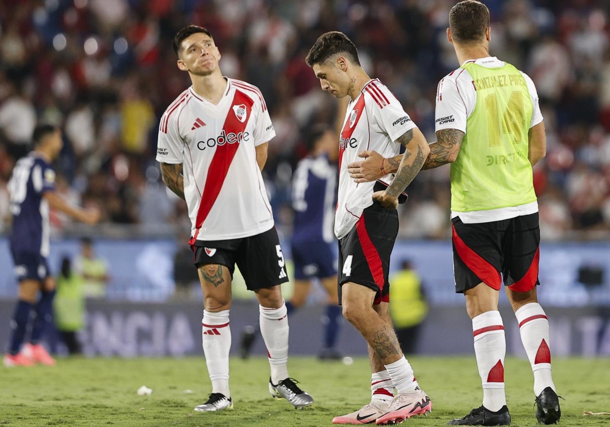 Matías Kranevitter y Gonzalo Montiel de River reacciona al perder en la serie de penaltis este pasado miércoles