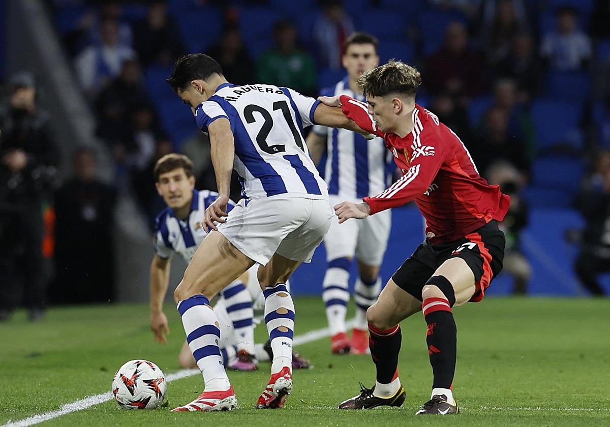 Aguerd y Garnacho, durante el partido