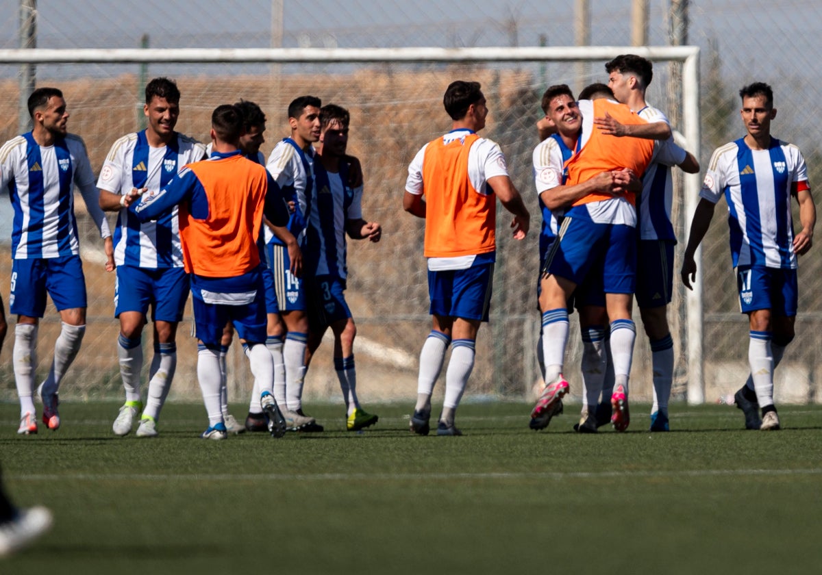 Los jugadores de la Unión Atlético ante de un partido de Segunda RFEF