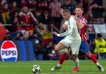 El árbitro debió expulsar a Lenglet en la jugada del penalti a Mbappé