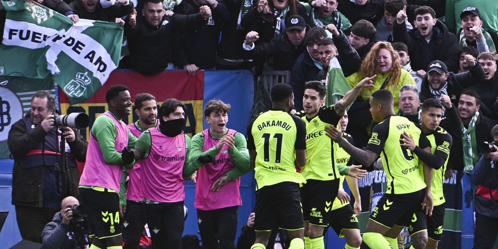 El Betis desata su ambición hacia la Champions (2-3)