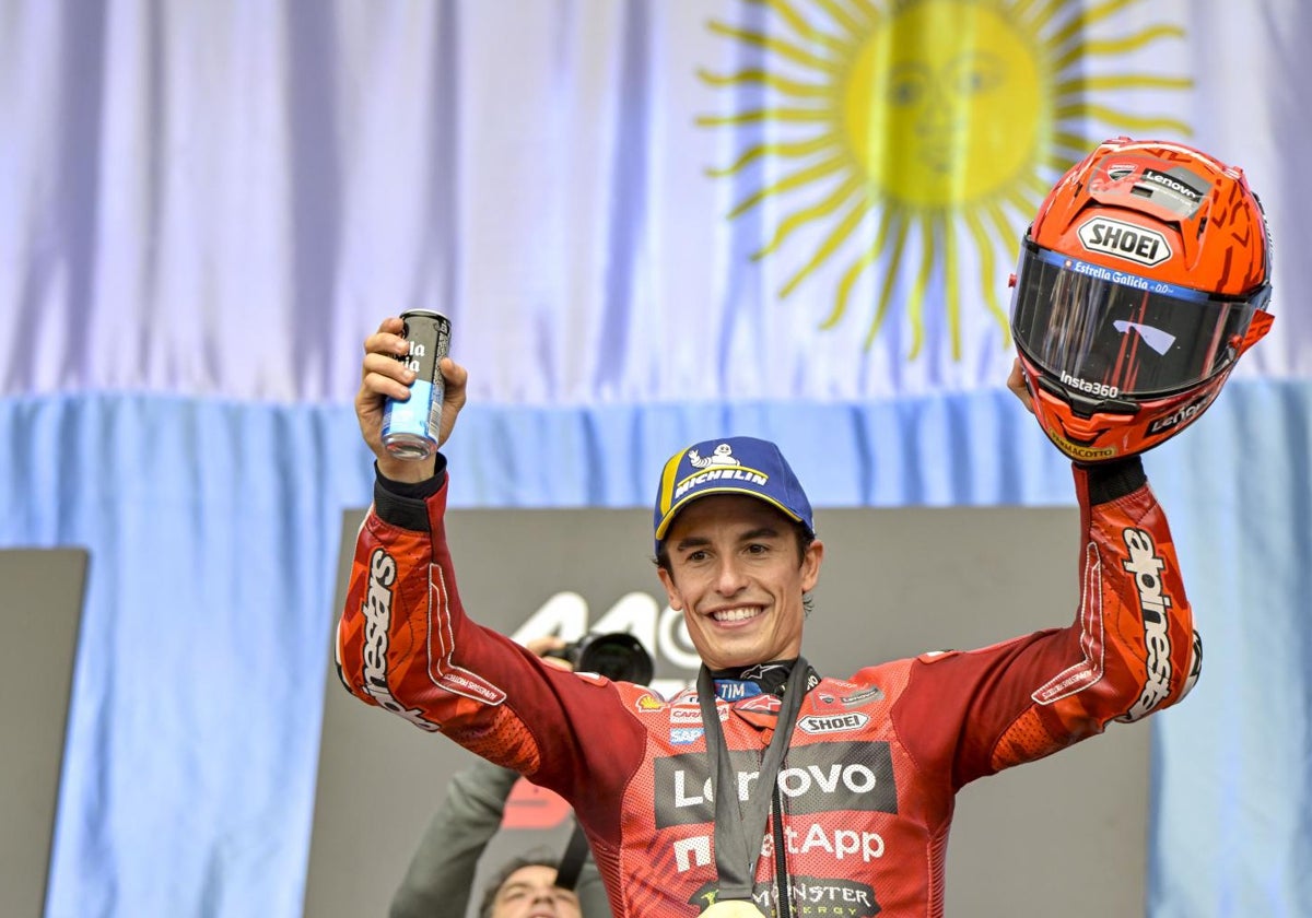 Marc Márquez sube a lo más alto del podio en Argentina