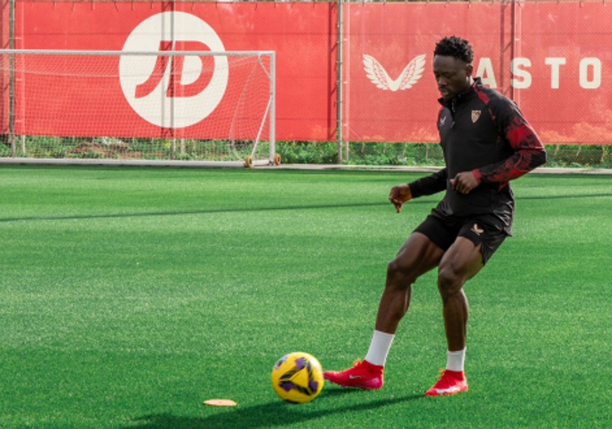 Akor Adams, en la ciudad deportiva del Sevilla