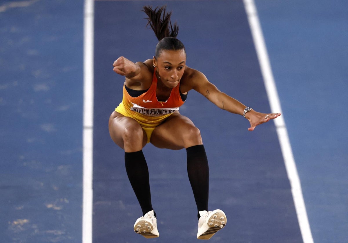 Ana Peleteiro, durante la final de triple salto en el Mundial de Nanjing