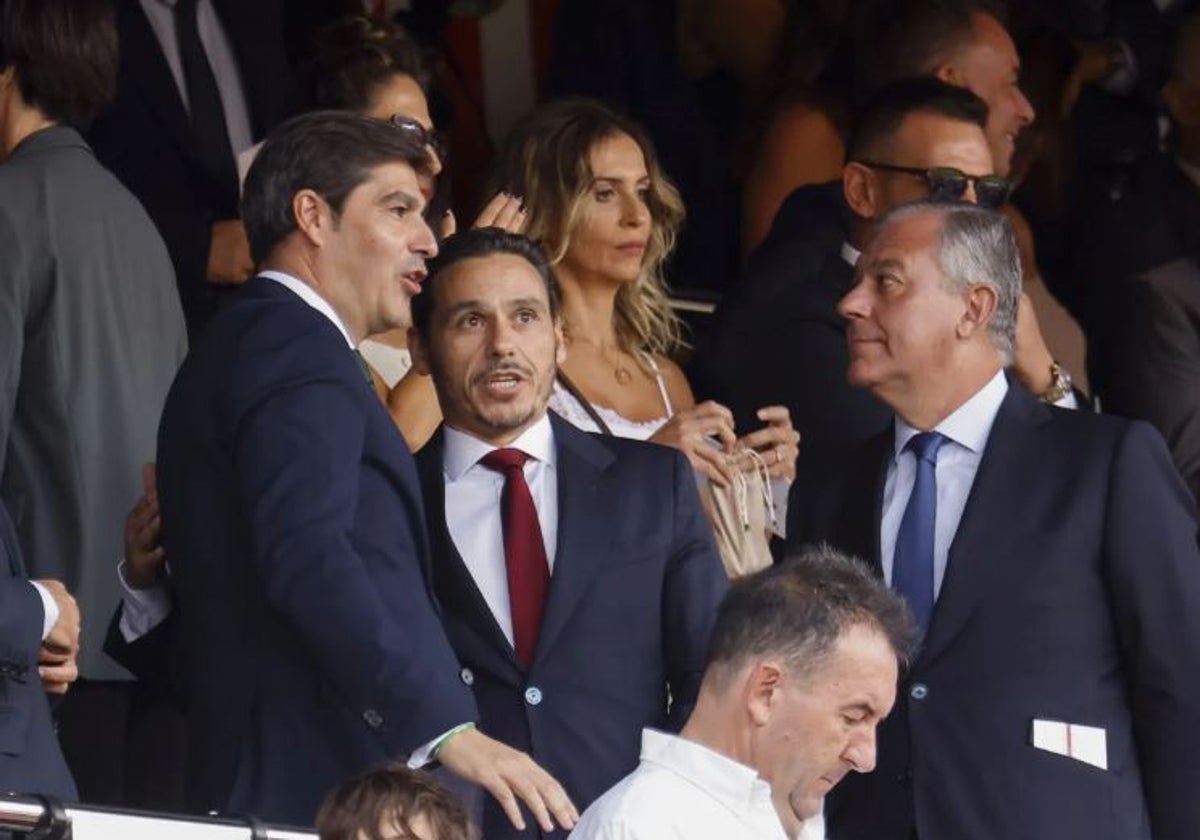 Ángel Haro y Del Nido Carrasco, en el derbi de la primera vuelta disputado en el Ramón Sánchez-Pizjuán
