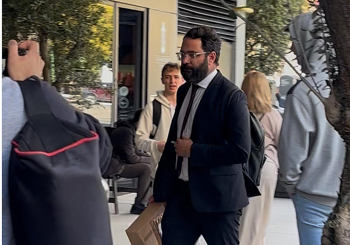 Víctor Orta, a su llegada al hotel Los Lebreros para la junta del Sevilla FC