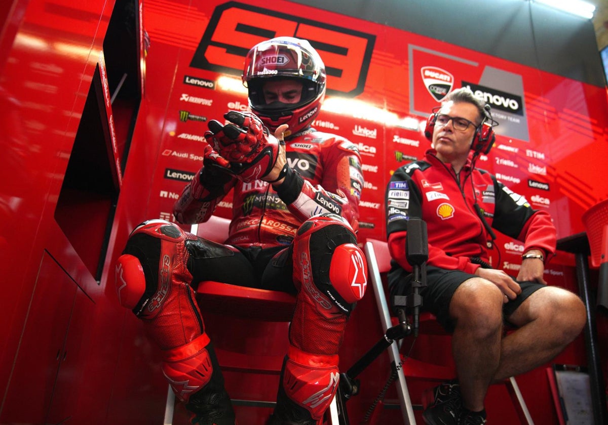 Marc Márquez en su box durante la jornada de este sábado