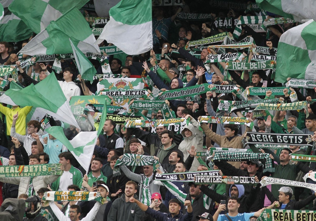 La afición del Betis, durante el partido ante el Vitoria Guimaraes