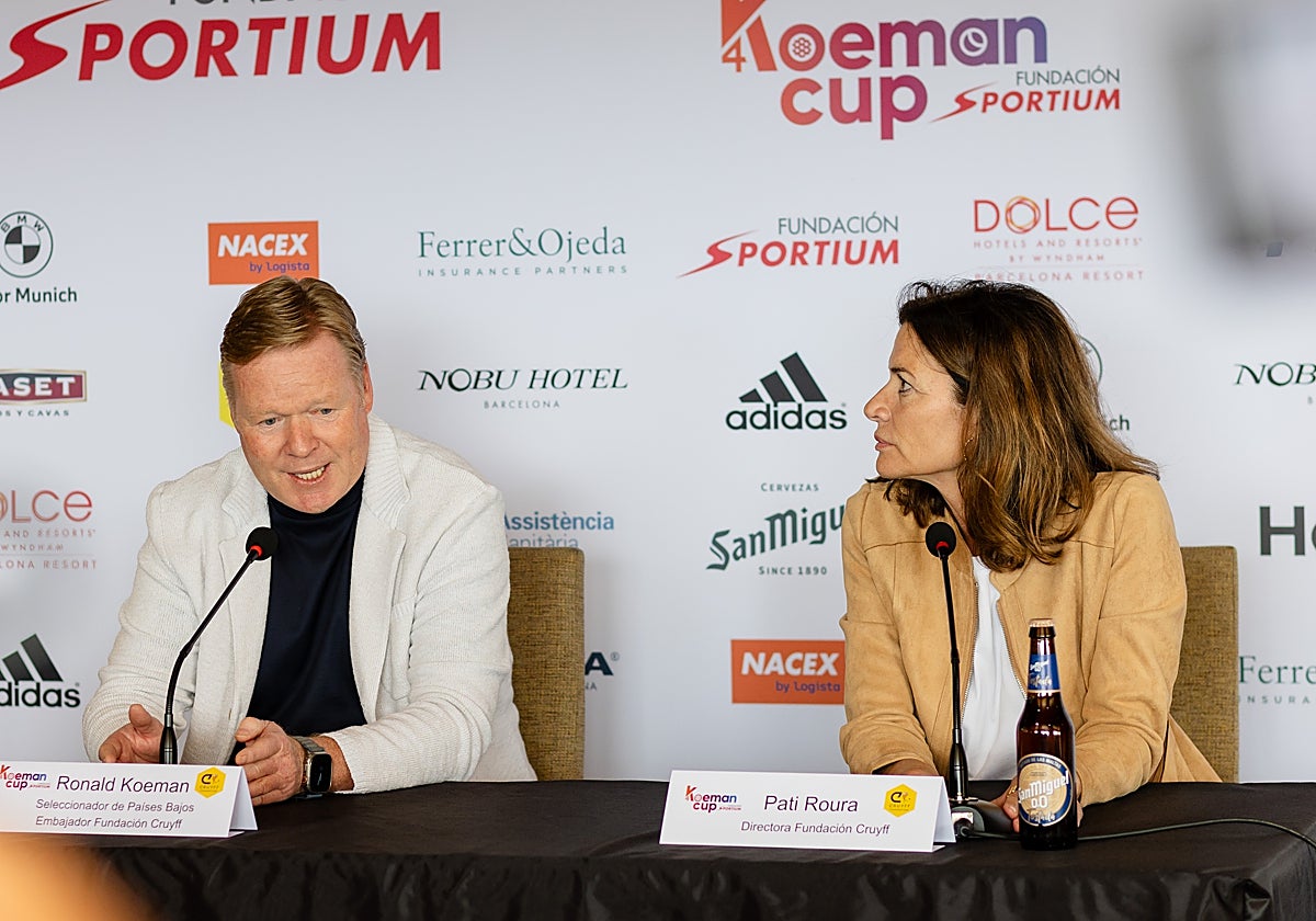 Ronald Koeman junto a Pati Roura, directora de la Fundación Cruyff