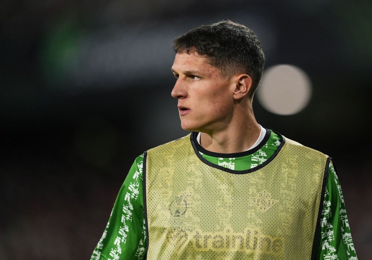 Sergi Altimira, centrocampista del Betis, antes de un partido europeo