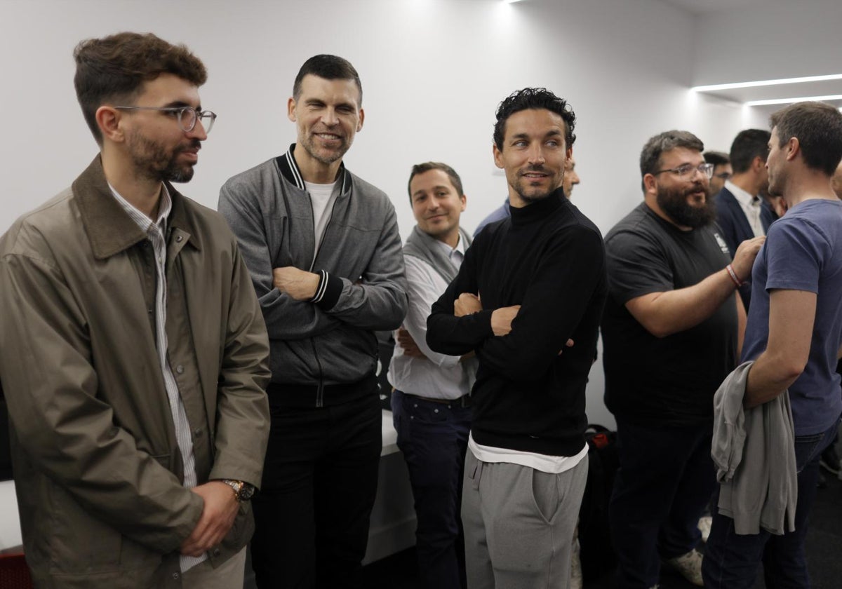 Jesús Navas presente en la presentación de Joaquín Caparrós como nuevo técnico del Sevilla
