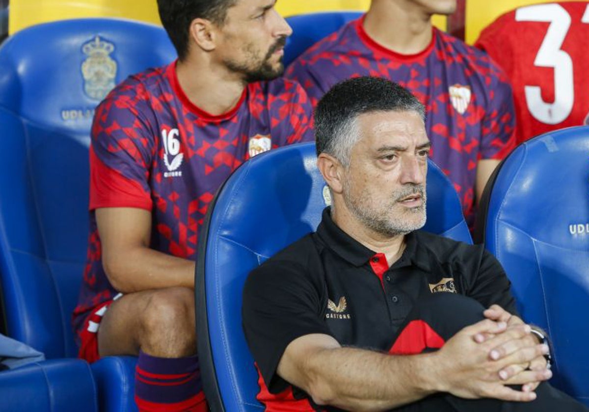 García Pimienta, en el banquillo del Sevilla antes del duelo de la primera jornada ante Las Palmas