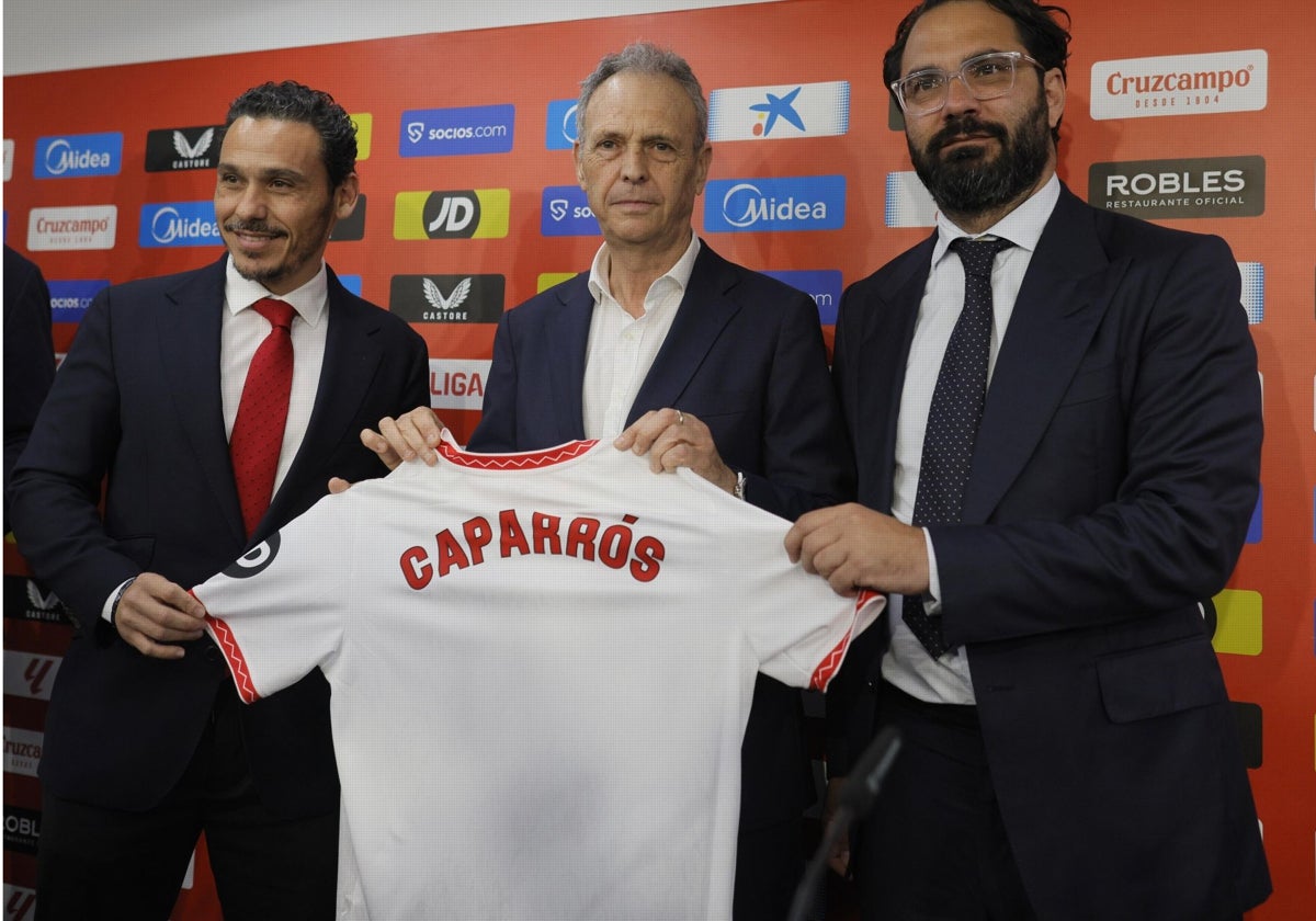 José María del Nido Carrasco, Joaquín Caparrós y Víctor Orta, en el Ramón Sánchez-Pizjuán
