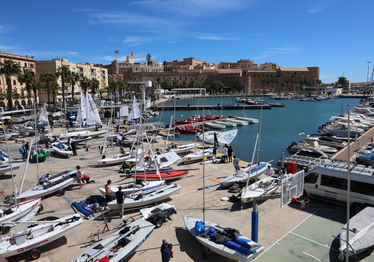 La flota española de Snipe en las instalaciones del Real Club Marítimo de Melilla