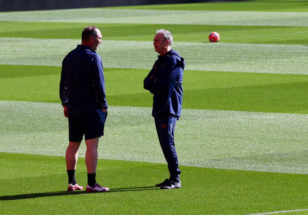 Joaquín Caparrós, en el entrenamiento del Sevilla de este sábado