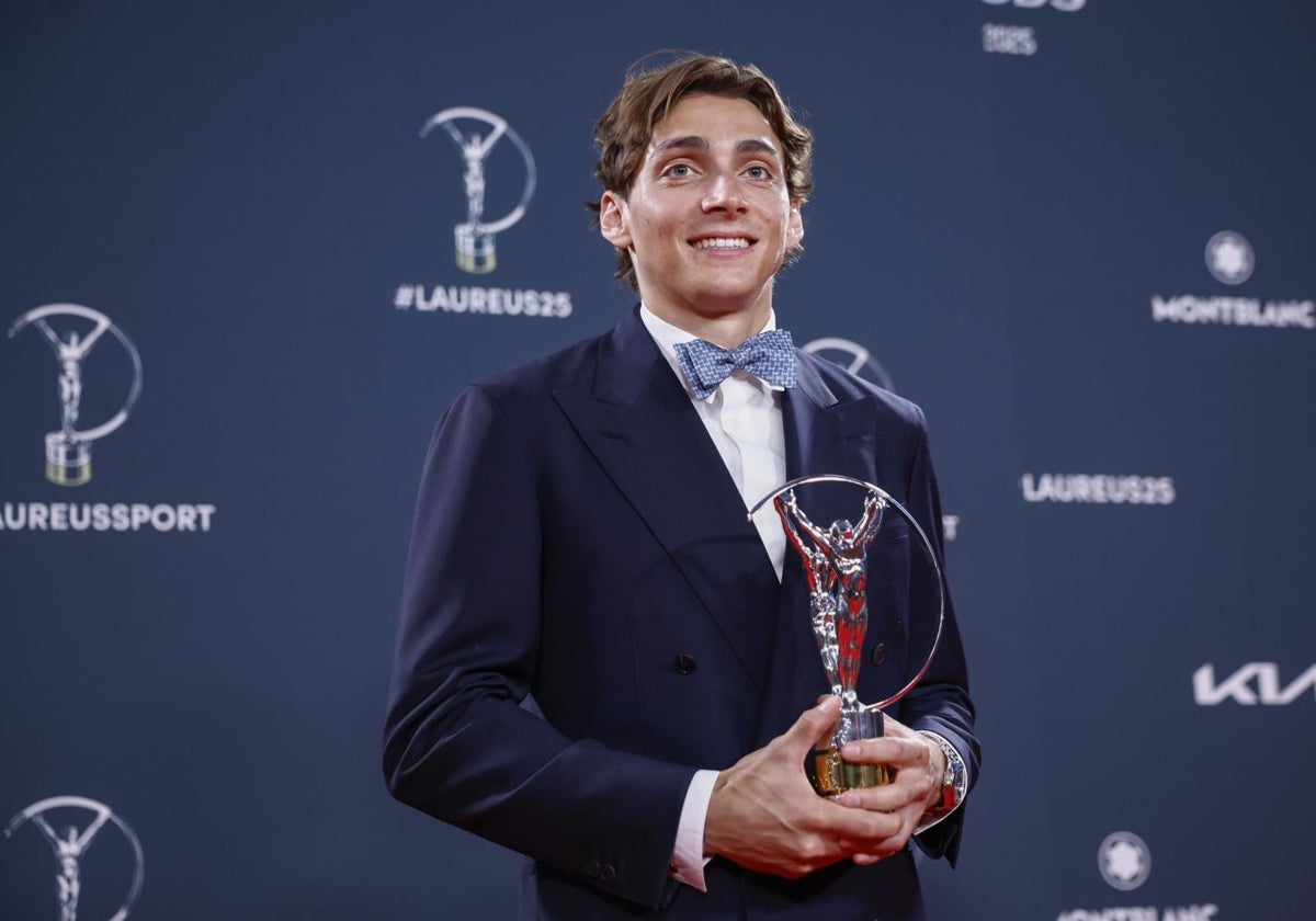 Armand Duplantis, con su premio Laureus