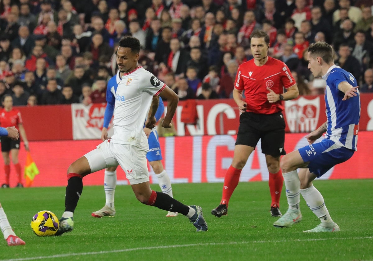 Cordero Vega, durante el Sevilla-Espanyol